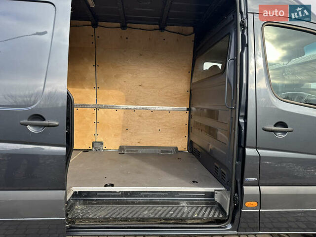 Серый Мерседес Sprinter, объемом двигателя 3 л и пробегом 428 тыс. км за 23800 $, фото 19 на Automoto.ua
