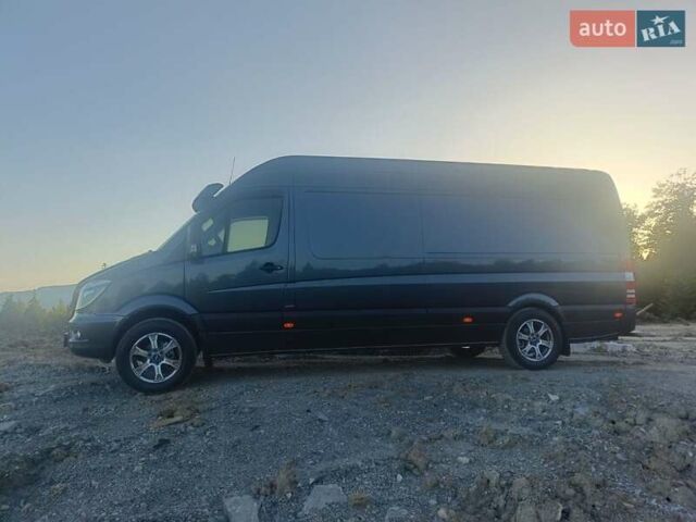 Серый Мерседес Sprinter, объемом двигателя 3 л и пробегом 320 тыс. км за 32000 $, фото 2 на Automoto.ua