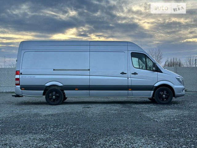 Серый Мерседес Sprinter, объемом двигателя 2.1 л и пробегом 322 тыс. км за 21900 $, фото 3 на Automoto.ua