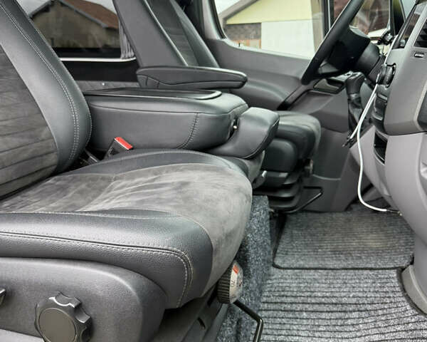 Серый Мерседес Sprinter, объемом двигателя 3 л и пробегом 673 тыс. км за 37700 $, фото 6 на Automoto.ua