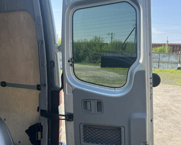 Серый Мерседес Sprinter, объемом двигателя 2.2 л и пробегом 207 тыс. км за 18999 $, фото 13 на Automoto.ua