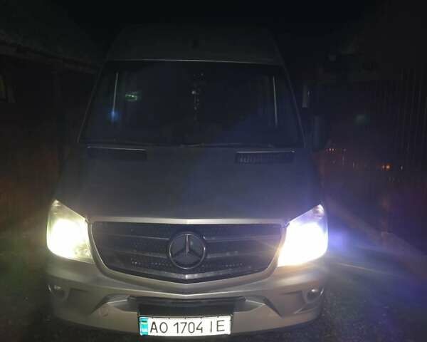 Серый Мерседес Sprinter, объемом двигателя 2.2 л и пробегом 585 тыс. км за 22500 $, фото 3 на Automoto.ua