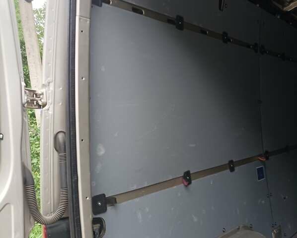 Серый Мерседес Sprinter, объемом двигателя 2.2 л и пробегом 318 тыс. км за 18500 $, фото 31 на Automoto.ua