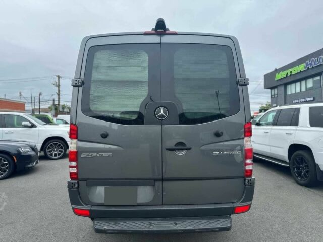 Серый Мерседес Sprinter, объемом двигателя 3 л и пробегом 126 тыс. км за 11600 $, фото 4 на Automoto.ua