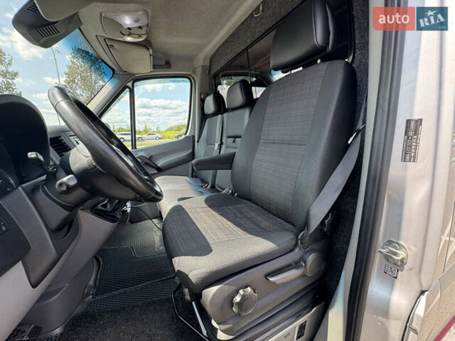 Серый Мерседес Sprinter, объемом двигателя 2.2 л и пробегом 266 тыс. км за 25000 $, фото 6 на Automoto.ua