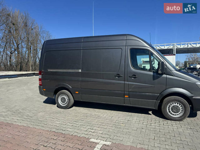 Серый Мерседес Sprinter, объемом двигателя 2.2 л и пробегом 240 тыс. км за 21900 $, фото 4 на Automoto.ua