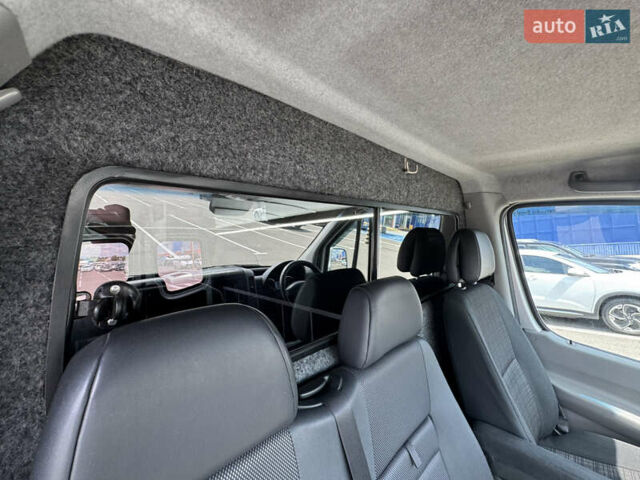 Серый Мерседес Sprinter, объемом двигателя 2.2 л и пробегом 266 тыс. км за 25000 $, фото 33 на Automoto.ua