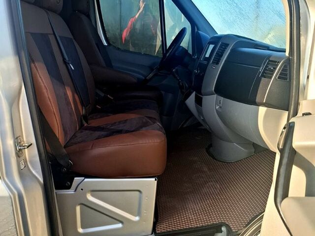 Серый Мерседес Sprinter, объемом двигателя 2.1 л и пробегом 246 тыс. км за 22700 $, фото 4 на Automoto.ua