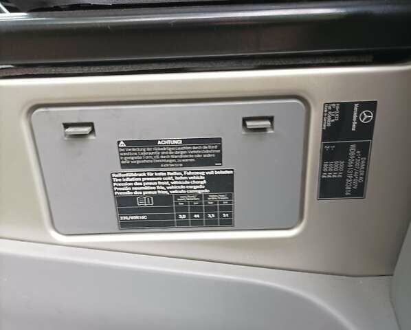 Серый Мерседес Sprinter, объемом двигателя 2.2 л и пробегом 318 тыс. км за 18500 $, фото 12 на Automoto.ua