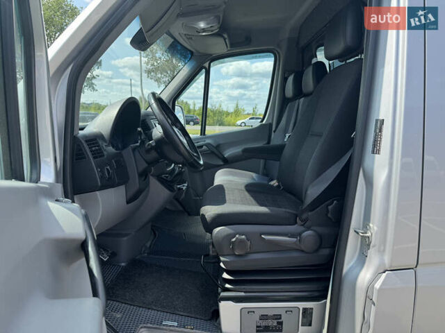 Серый Мерседес Sprinter, объемом двигателя 2.2 л и пробегом 266 тыс. км за 25000 $, фото 7 на Automoto.ua