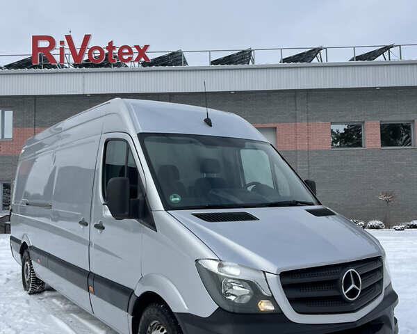 Серый Мерседес Sprinter, объемом двигателя 2.2 л и пробегом 430 тыс. км за 18800 $, фото 1 на Automoto.ua