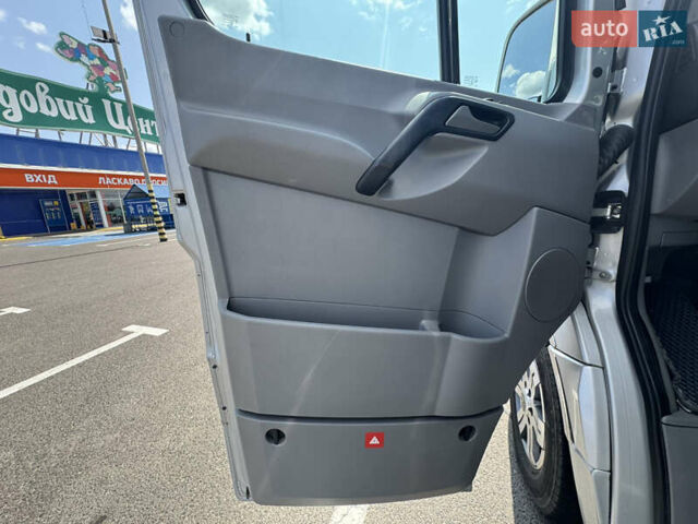 Серый Мерседес Sprinter, объемом двигателя 2.2 л и пробегом 266 тыс. км за 25000 $, фото 4 на Automoto.ua