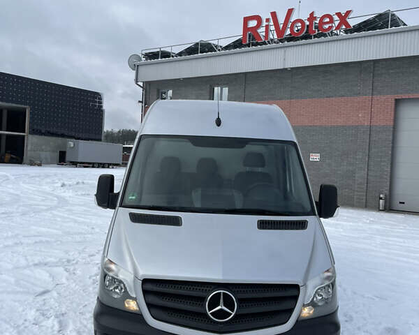 Серый Мерседес Sprinter, объемом двигателя 2.2 л и пробегом 430 тыс. км за 18800 $, фото 3 на Automoto.ua