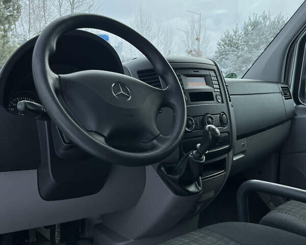 Серый Мерседес Sprinter, объемом двигателя 2.2 л и пробегом 430 тыс. км за 18800 $, фото 22 на Automoto.ua