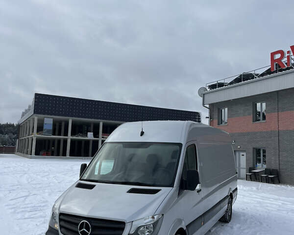 Серый Мерседес Sprinter, объемом двигателя 2.2 л и пробегом 430 тыс. км за 18800 $, фото 5 на Automoto.ua
