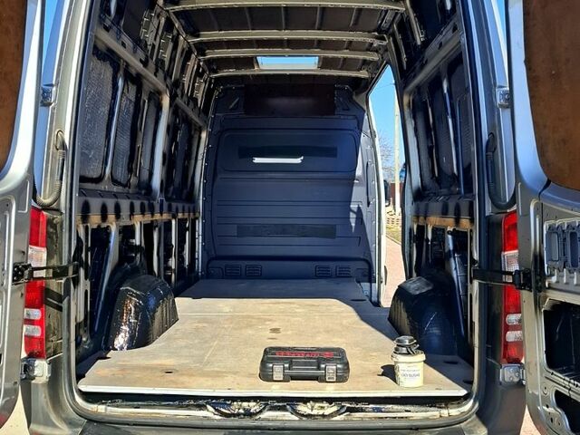 Серый Мерседес Sprinter, объемом двигателя 2.1 л и пробегом 246 тыс. км за 22700 $, фото 6 на Automoto.ua