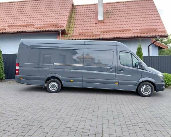 Сірий Мерседес Sprinter, об'ємом двигуна 3 л та пробігом 420 тис. км за 34299 $, фото 1 на Automoto.ua