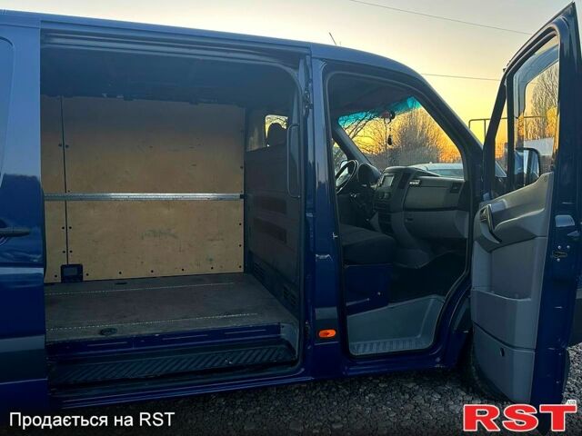 Серый Мерседес Sprinter, объемом двигателя 2.5 л и пробегом 285 тыс. км за 18500 $, фото 9 на Automoto.ua