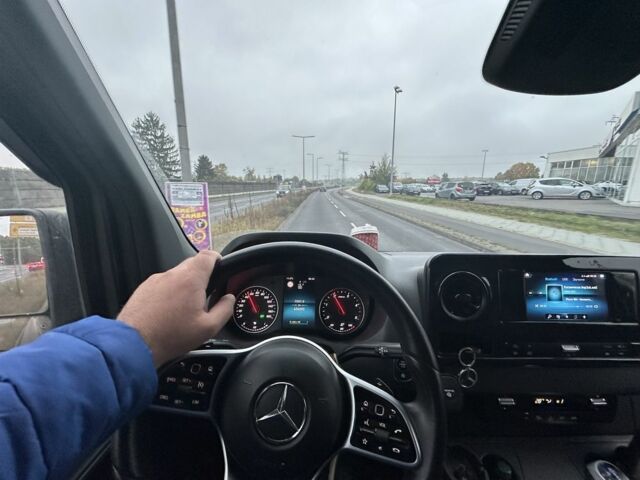 Серый Мерседес Sprinter, объемом двигателя 2.1 л и пробегом 820 тыс. км за 34815 $, фото 4 на Automoto.ua