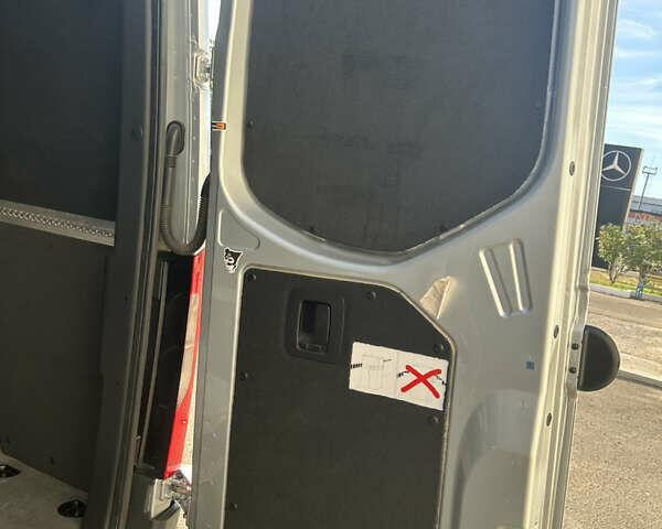 Серый Мерседес Sprinter, объемом двигателя 2.14 л и пробегом 414 тыс. км за 31500 $, фото 8 на Automoto.ua