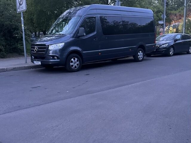 Серый Мерседес Sprinter, объемом двигателя 2.1 л и пробегом 820 тыс. км за 34815 $, фото 2 на Automoto.ua