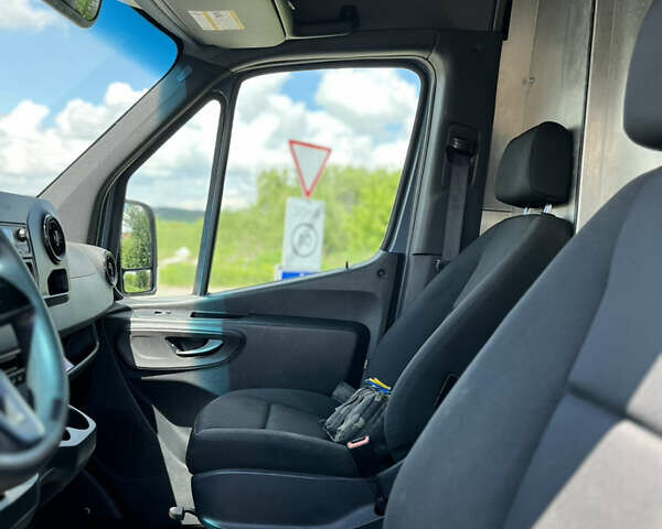 Серый Мерседес Sprinter, объемом двигателя 3 л и пробегом 150 тыс. км за 26500 $, фото 13 на Automoto.ua