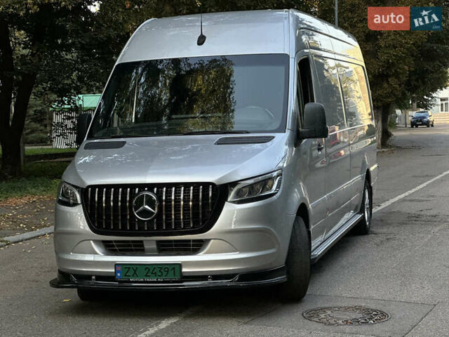 Серый Мерседес Sprinter, объемом двигателя 2.2 л и пробегом 481 тыс. км за 28400 $, фото 2 на Automoto.ua