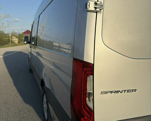 Серый Мерседес Sprinter, объемом двигателя 2.99 л и пробегом 157 тыс. км за 52237 $, фото 7 на Automoto.ua