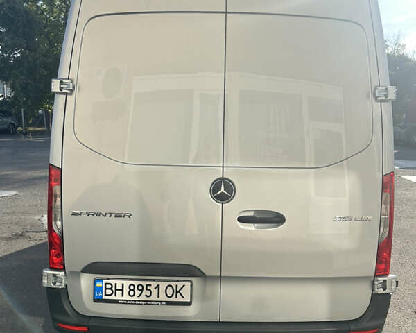 Серый Мерседес Sprinter, объемом двигателя 2.14 л и пробегом 414 тыс. км за 31500 $, фото 4 на Automoto.ua