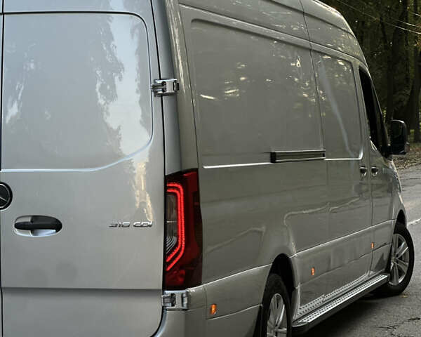 Серый Мерседес Sprinter, объемом двигателя 2.2 л и пробегом 481 тыс. км за 28400 $, фото 6 на Automoto.ua