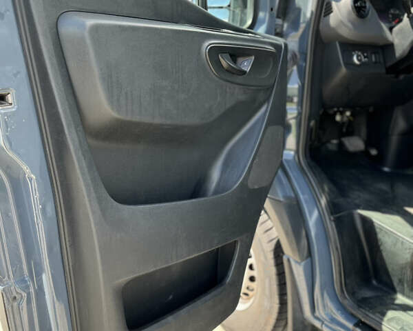 Серый Мерседес Sprinter, объемом двигателя 3 л и пробегом 150 тыс. км за 26500 $, фото 12 на Automoto.ua