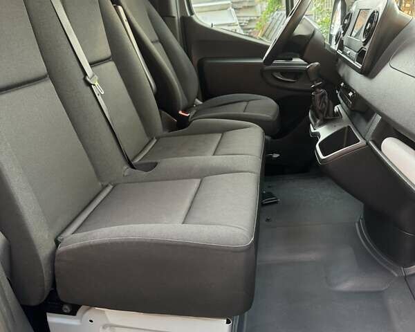 Сірий Мерседес Sprinter, об'ємом двигуна 2.2 л та пробігом 140 тис. км за 36333 $, фото 32 на Automoto.ua