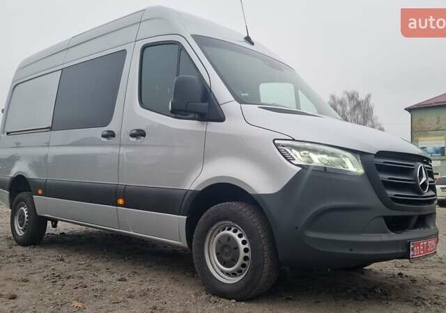 Серый Мерседес Sprinter, объемом двигателя 2.2 л и пробегом 330 тыс. км за 25990 $, фото 3 на Automoto.ua