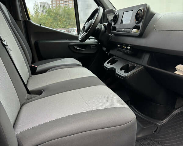 Серый Мерседес Sprinter, объемом двигателя 2.14 л и пробегом 312 тыс. км за 25000 $, фото 16 на Automoto.ua