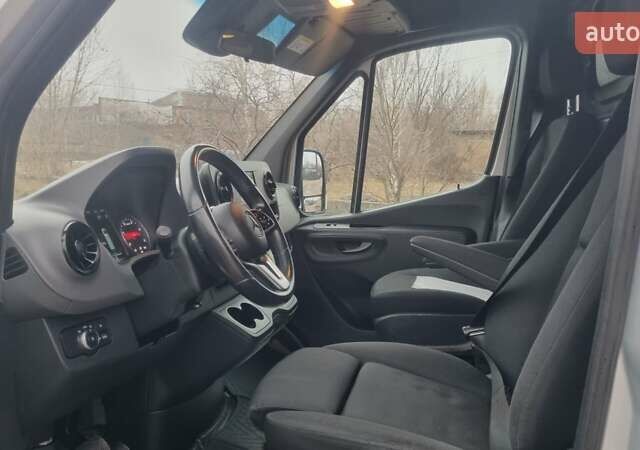 Серый Мерседес Sprinter, объемом двигателя 2.2 л и пробегом 330 тыс. км за 25990 $, фото 32 на Automoto.ua