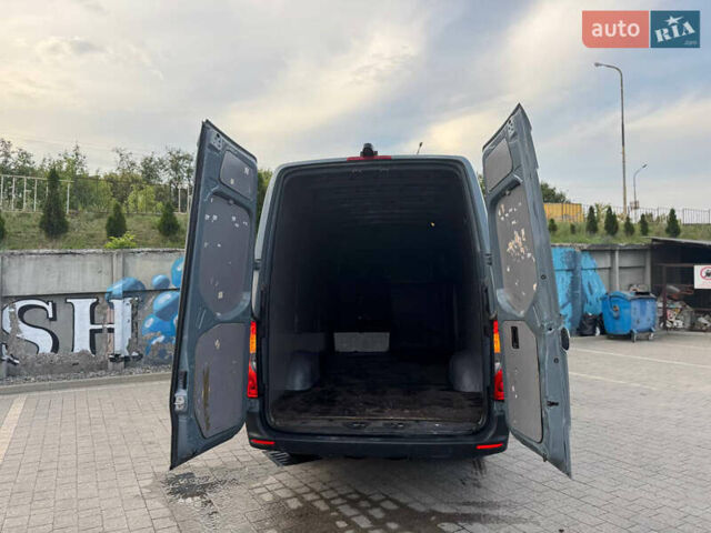 Серый Мерседес Sprinter, объемом двигателя 2.14 л и пробегом 425 тыс. км за 23950 $, фото 8 на Automoto.ua