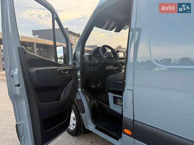 Серый Мерседес Sprinter, объемом двигателя 2.14 л и пробегом 426 тыс. км за 22950 $, фото 6 на Automoto.ua