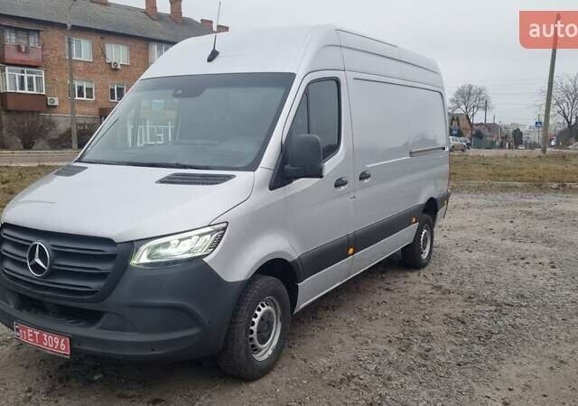 Серый Мерседес Sprinter, объемом двигателя 2.2 л и пробегом 330 тыс. км за 25990 $, фото 9 на Automoto.ua