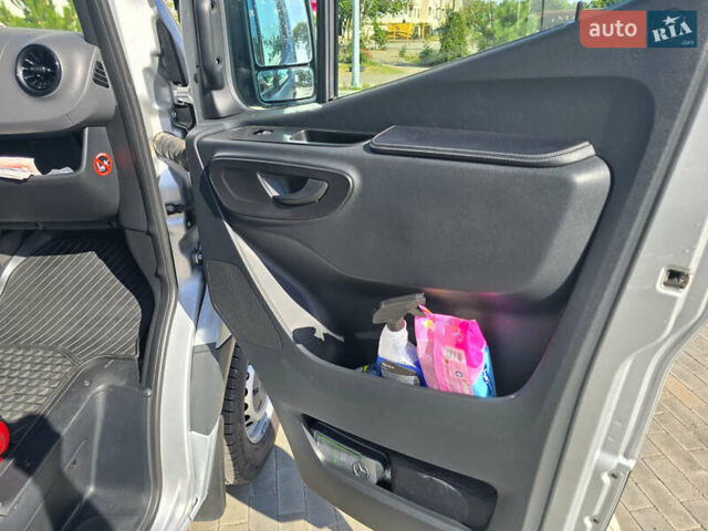 Серый Мерседес Sprinter, объемом двигателя 2.1 л и пробегом 150 тыс. км за 35900 $, фото 33 на Automoto.ua
