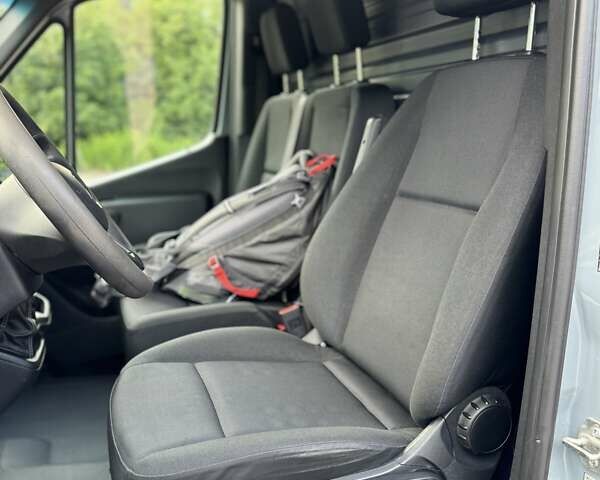 Серый Мерседес Sprinter, объемом двигателя 2.2 л и пробегом 136 тыс. км за 36940 $, фото 39 на Automoto.ua