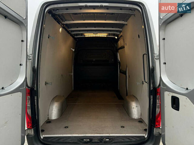 Серый Мерседес Sprinter, объемом двигателя 2.14 л и пробегом 222 тыс. км за 27000 $, фото 6 на Automoto.ua