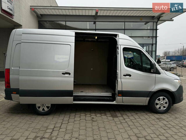 Серый Мерседес Sprinter, объемом двигателя 2.14 л и пробегом 222 тыс. км за 27000 $, фото 5 на Automoto.ua