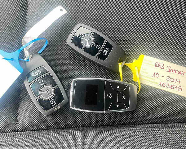 Мерседес Sprinter 2019 у Хотине на Automoto.ua Сірий Мерседес Sprinter, об'ємом двигуна 2.99 л та пробігом 245 тис. км за 52431 $, фото 45 на Automoto.ua