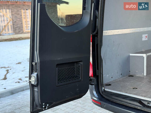 Серый Мерседес Sprinter, объемом двигателя 3 л и пробегом 165 тыс. км за 52990 $, фото 48 на Automoto.ua