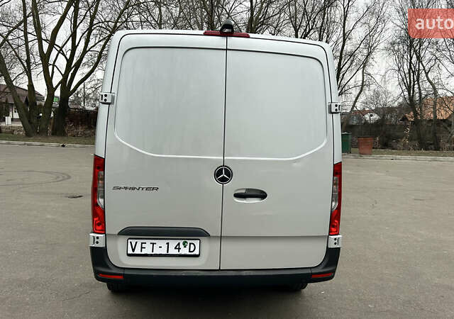 Серый Мерседес Sprinter, объемом двигателя 2.2 л и пробегом 314 тыс. км за 27250 $, фото 2 на Automoto.ua
