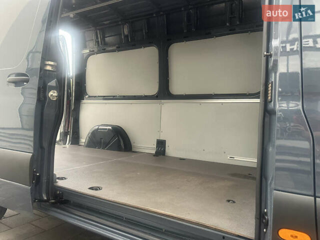 Серый Мерседес Sprinter, объемом двигателя 2.2 л и пробегом 77 тыс. км за 26000 $, фото 13 на Automoto.ua