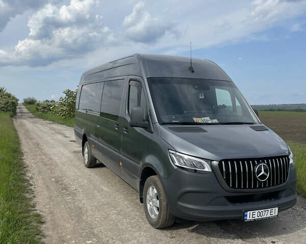 Серый Мерседес Sprinter, объемом двигателя 2.99 л и пробегом 182 тыс. км за 60999 $, фото 2 на Automoto.ua