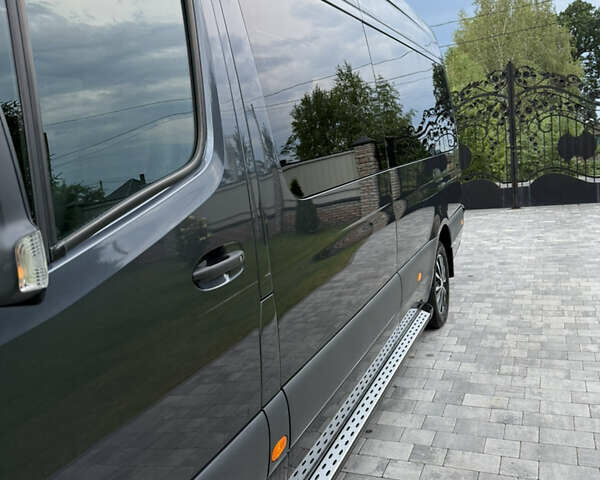 Серый Мерседес Sprinter, объемом двигателя 2.2 л и пробегом 263 тыс. км за 45500 $, фото 7 на Automoto.ua