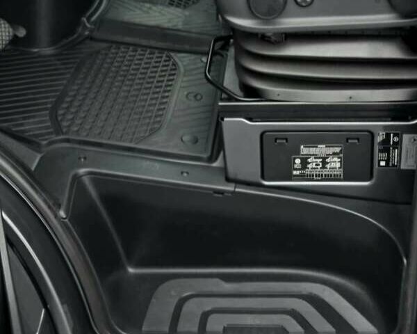 Серый Мерседес Sprinter, объемом двигателя 2.2 л и пробегом 316 тыс. км за 34500 $, фото 67 на Automoto.ua