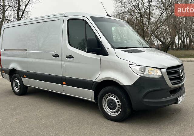 Серый Мерседес Sprinter, объемом двигателя 2.2 л и пробегом 314 тыс. км за 27250 $, фото 4 на Automoto.ua